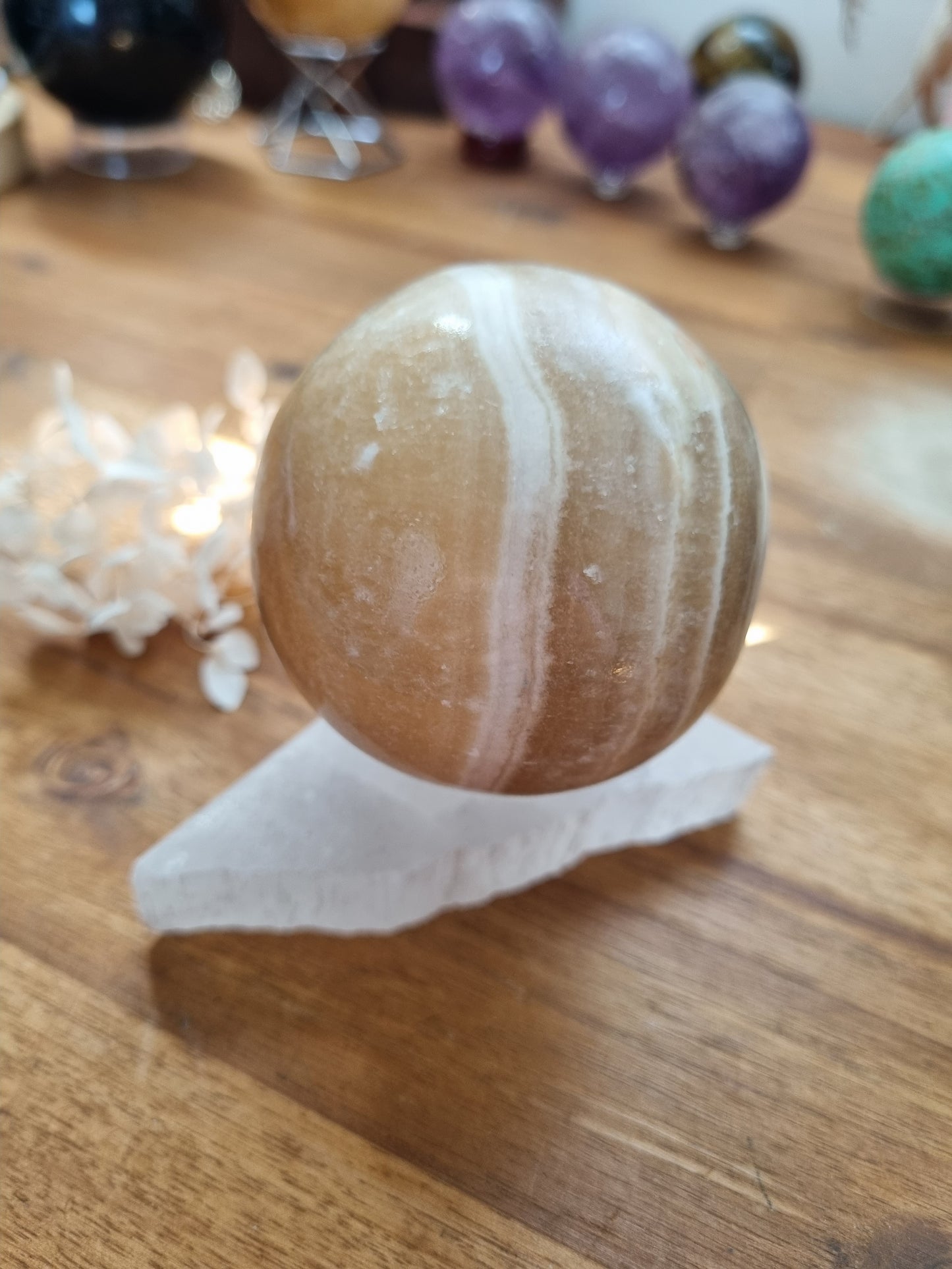 Banded Calcite Sphere 6.5cm / Onyx / Aragonite