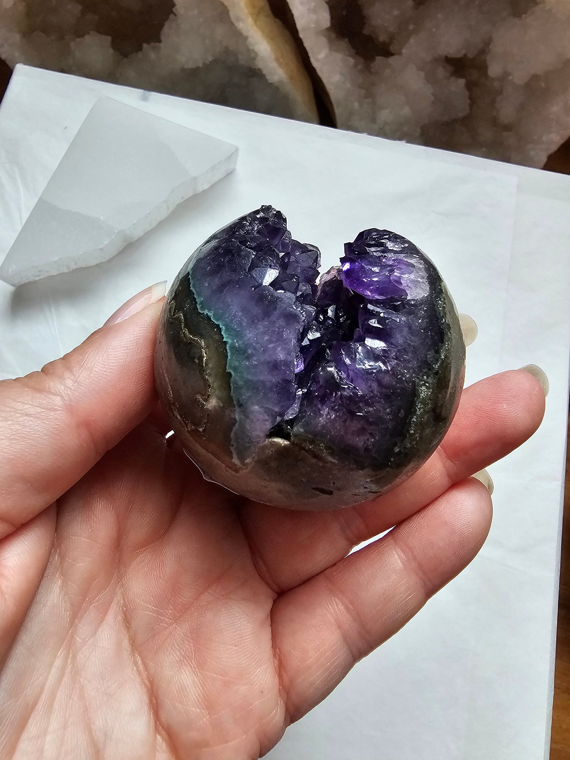 Amethyst Sphere / Pacman / 5cm 182g