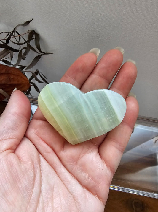 Kiwi calcite heart