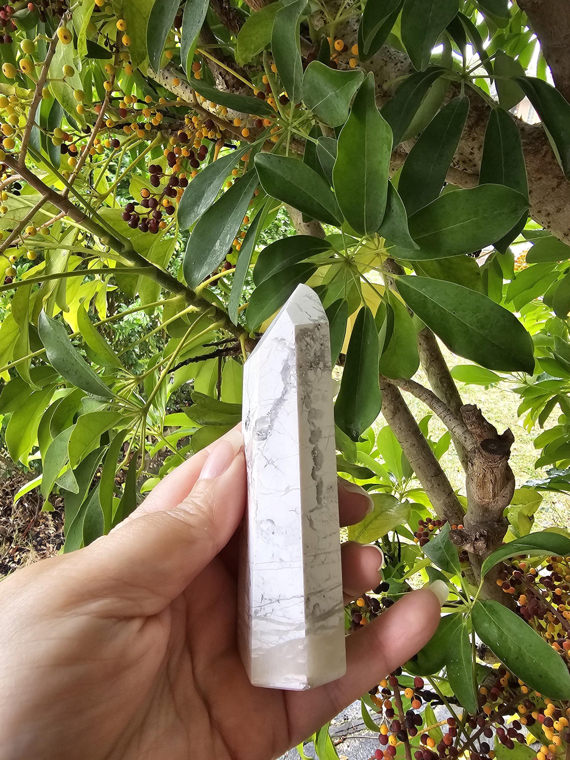 Unique Howlite tower / Crystal generator Brazil