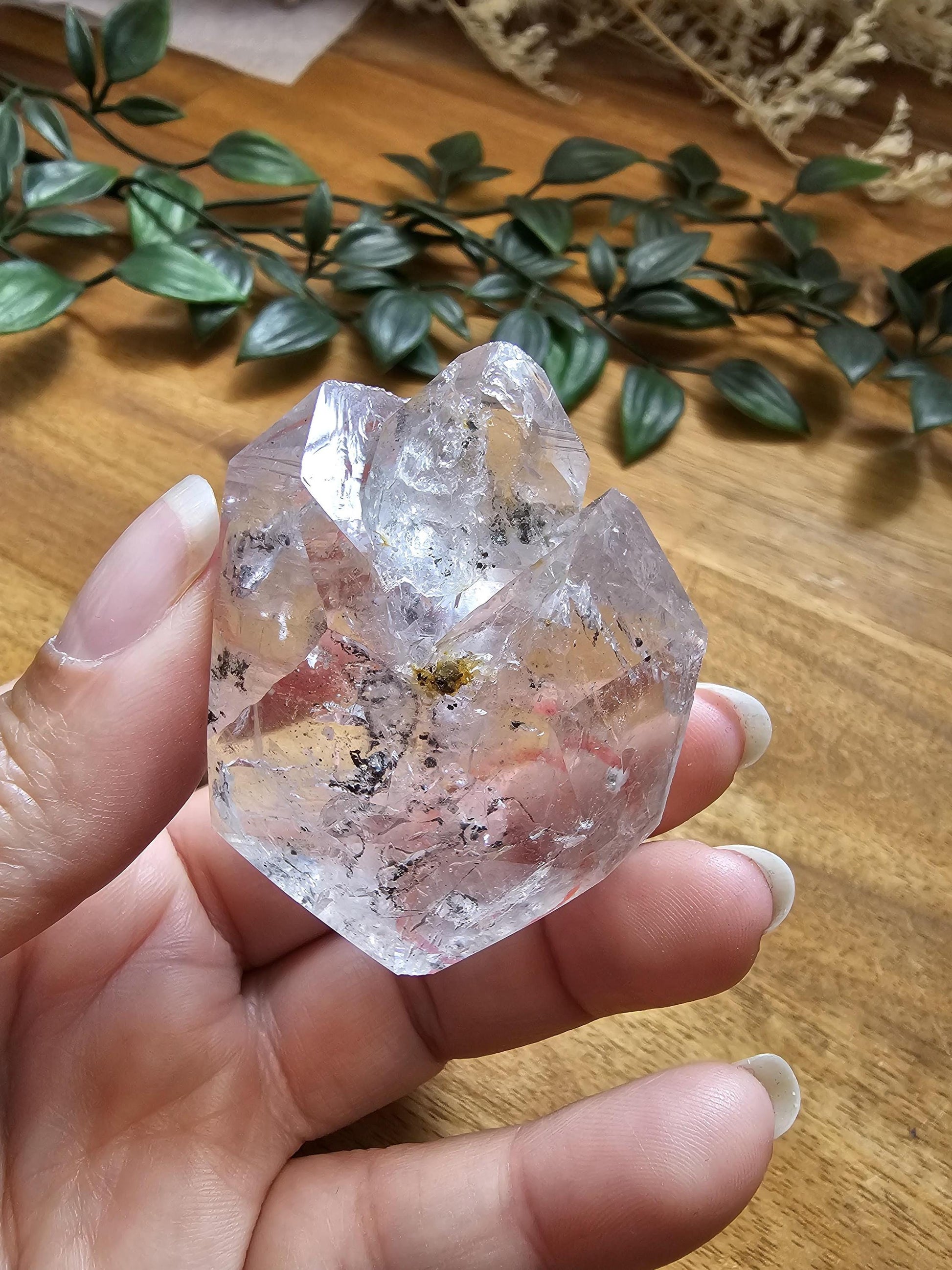 Enhydro Quartz with triple point / sand and bubbles