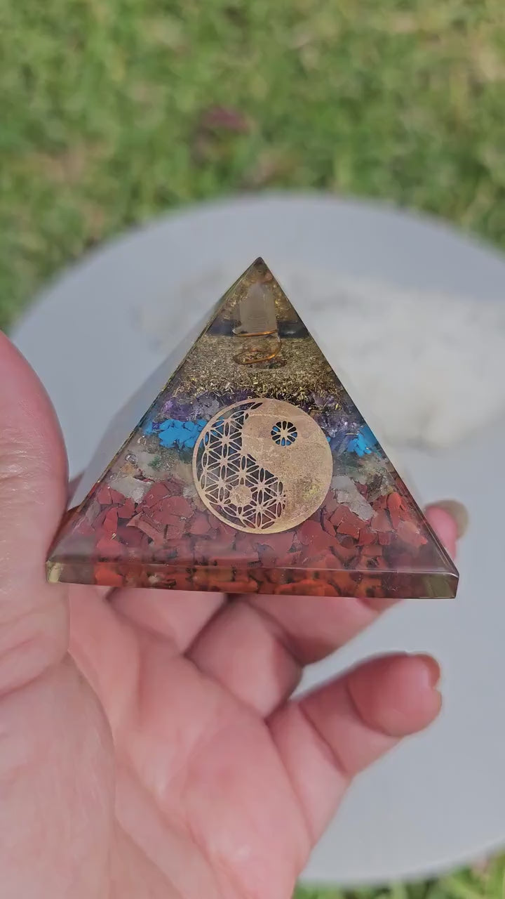 Chakra Yin Yang  Pyramid / Balanced and Polarity