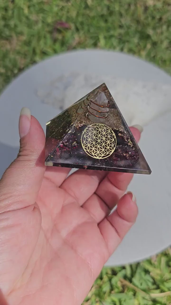 Garnet resin pyramid - Flower of life