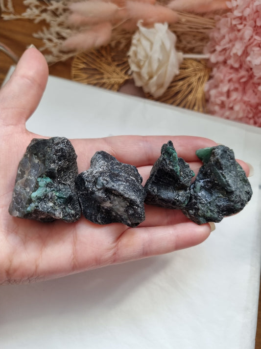 Raw Emerald chunk in matrix