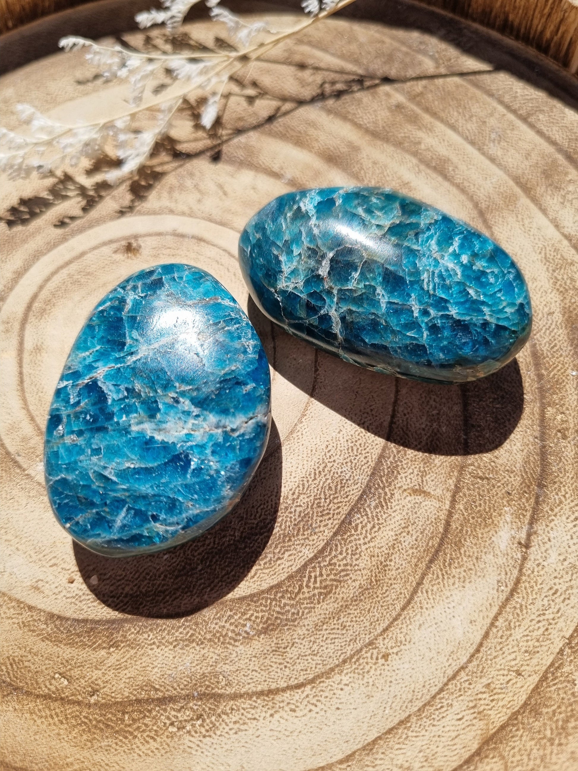 Blue appatite palm stones