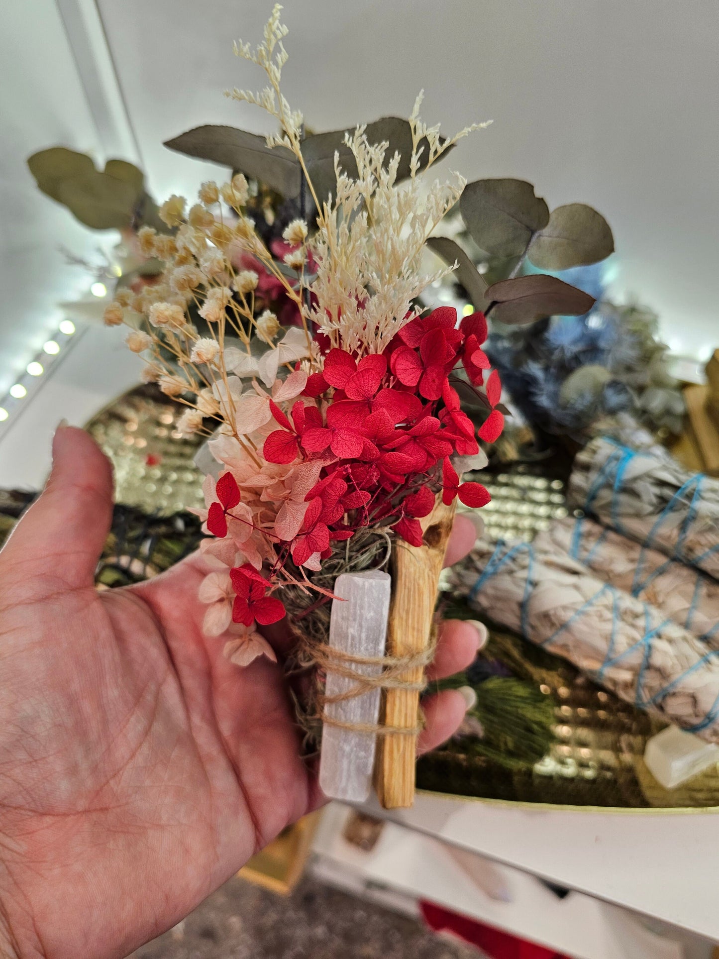 Smudge bouquets / dried flowers with cleansing sticks