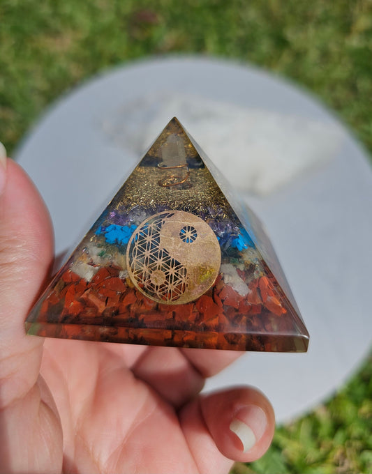 Chakra Yin Yang Pyramid / Balanced and Polarity