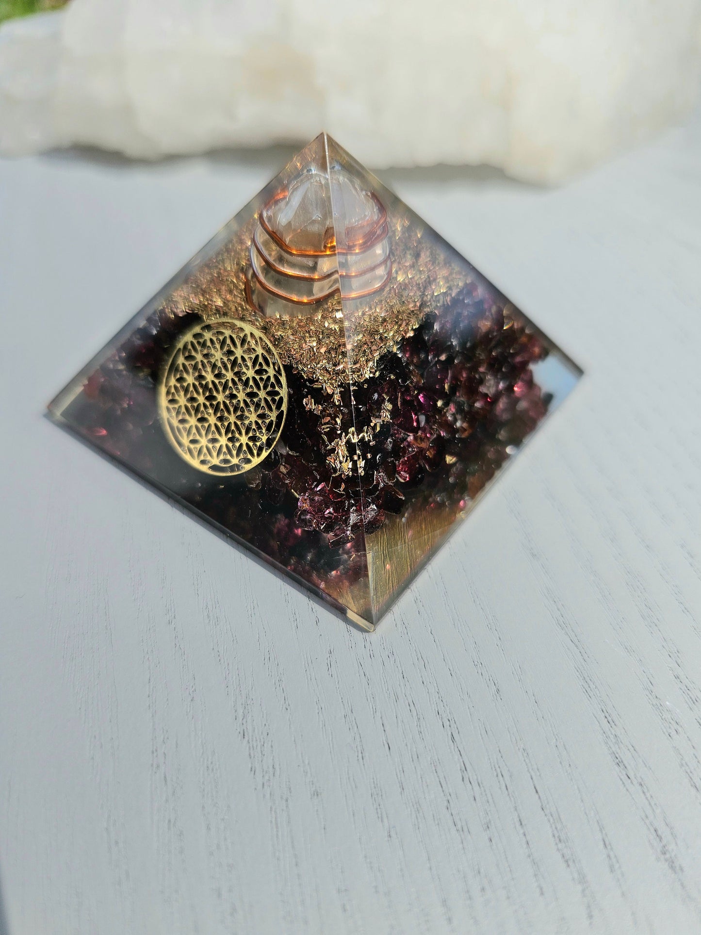Garnet resin pyramid - Flower of life