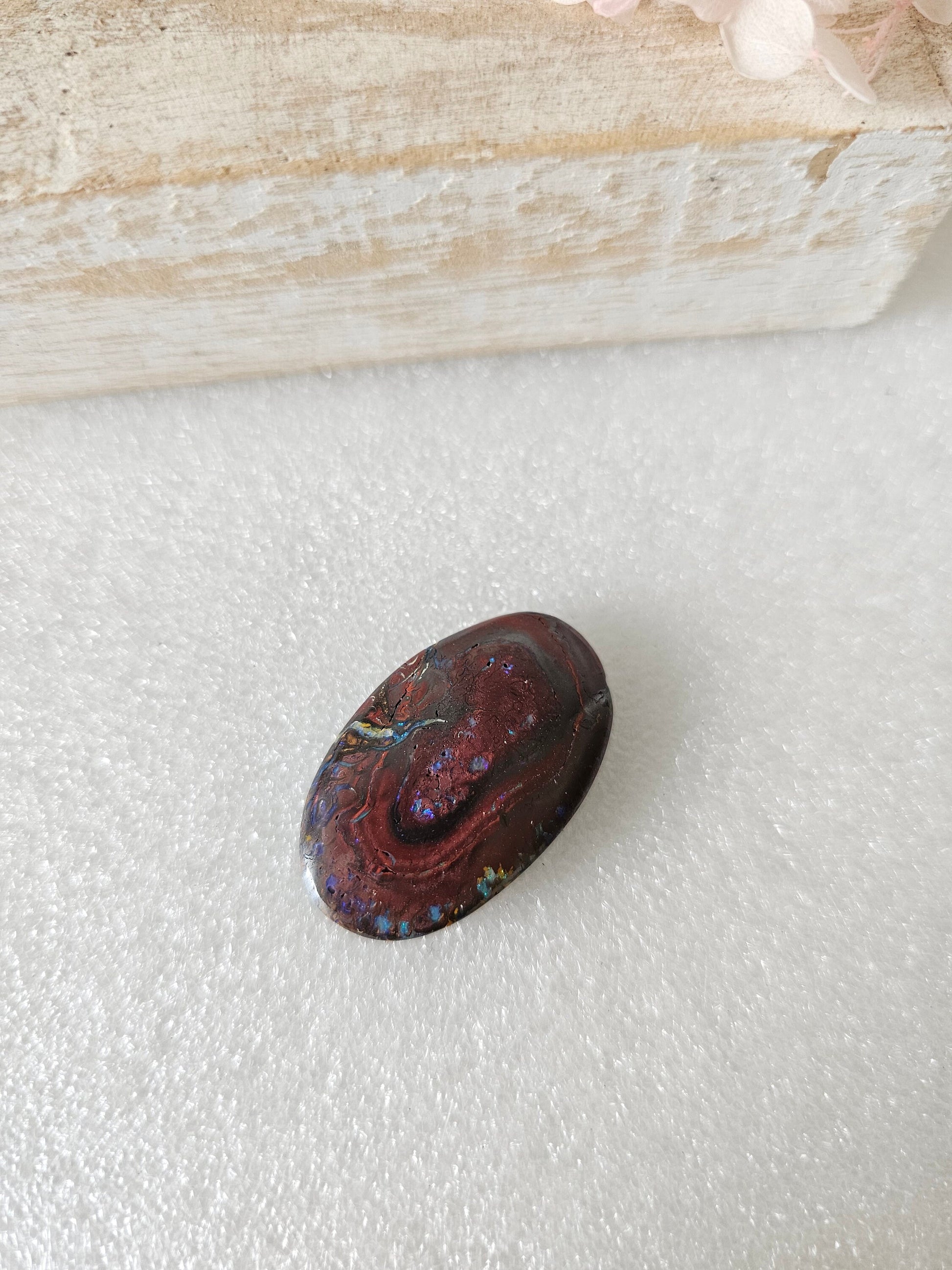 Oval boulder opal / Australian QLD / Cabochon