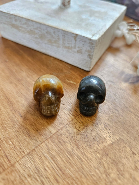 Small Crystal skull / Tiger eye / Bloodstone